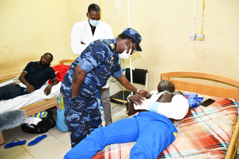 Le Chef d’Etat-Major de la Gendarmerie Nationale au chevet des blessés d’Inata et Toéni