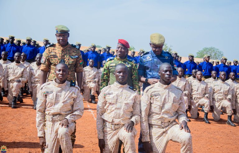 ÉCOLE NATIONALE DES SOUS-OFFICIERS DE LA GENDARMERIE (ENSOG) : La 52ème promotion des élèves sous-officiers de Gendarmerie présentée au drapeau ÉCOLE NATIONALE DES SOUS-OFFICIERS DE LA GENDARMERIE (ENSOG) : La 52ème promotion des élèves sous-officiers de Gendarmerie présentée au drapeau