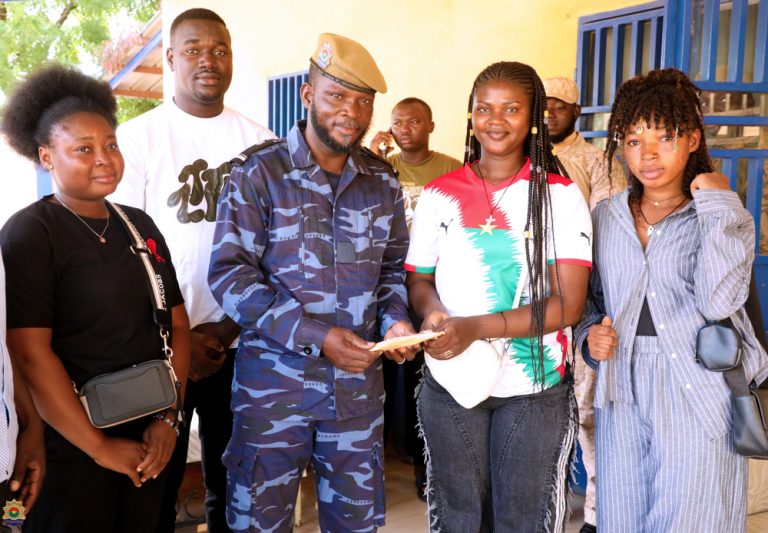 Soutien aux veuves et orphelins des FDS: l’influenceuce BANGRÉ Evelyne fait un don à la Direction de l’Action Sociale et des Blessés en Opération de la Gendarmerie Nationale