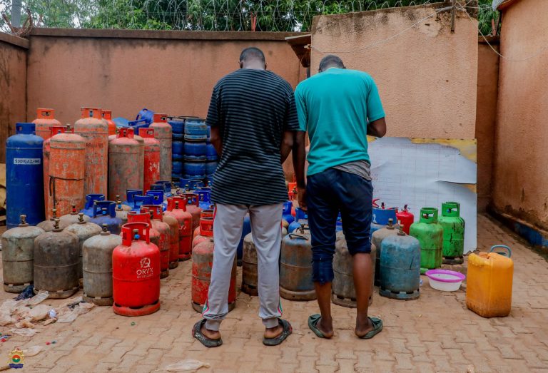 Lutte contre la fraude du gaz butane : la Section de Recherches de la Gendarmerie Nationale démantèle un site de reconditionnement clandestin à Ouagadougou