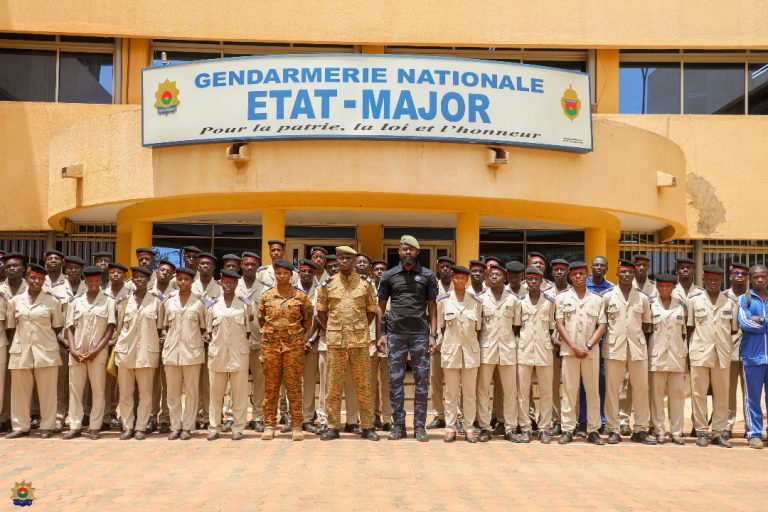 Immersion au sein des Forces Armées Nationales: les nouveaux bacheliers du Prytanée Militaire du Kadiogo vont à la découverte de la Gendarmerie Nationale.
