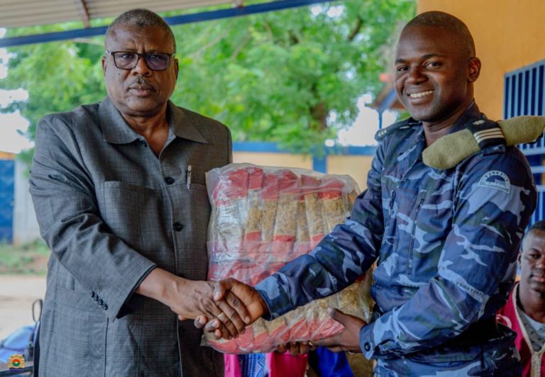 Soutien aux veuves et orphelins des gendarmes tombés lors des opérations de reconquête du territoire national :  L’ONG Qatar Charity offre des vivres à la Gendarmerie nationale.