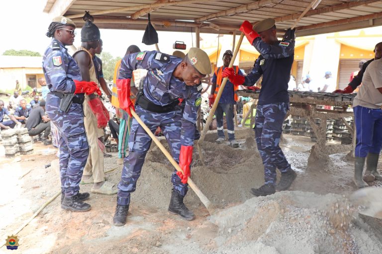 Initiative présidentielle Faso Mêbo : le Commandement des Écoles et Centres de Perfectionnement de la Gendarmerie Nationale (CECPGN) et le groupement de Gendarmerie Mobile de Bobo (GMB) apportent leur contribution.