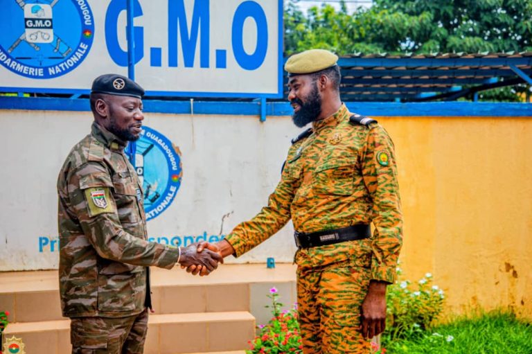 Collaboration interforces : le Groupement de Gendarmerie Mobile de Ouagadougou et la Subdivision des Douanes du Centre consolident leur partenariat