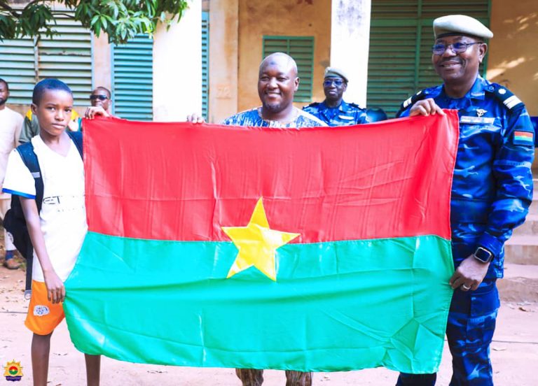 JEPPC 2025 : le Chef d’État-Major de la Gendarmerie nationale transmet le message du Président du Faso aux élèves du Lycée Nelson Mandela