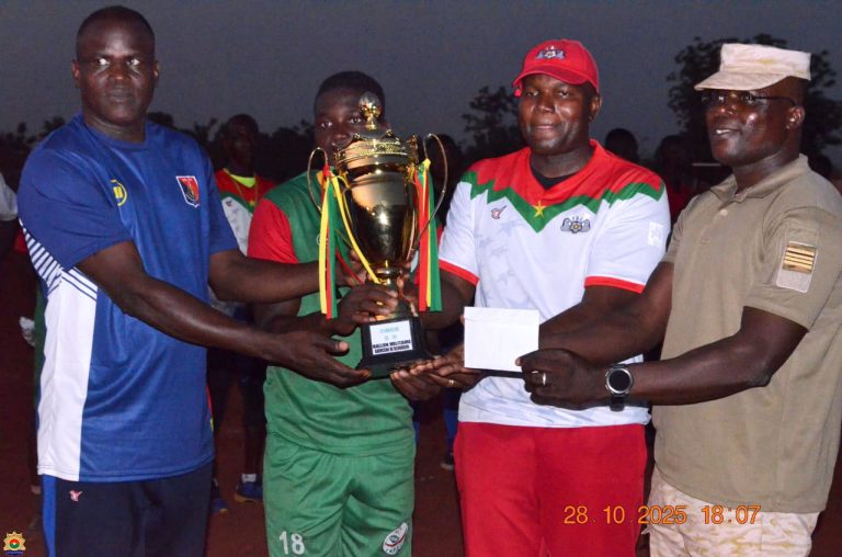 Commémoration du 65ème anniversaire des Forces Armées Nationales: l’équipe de la Gendarmerie remporte le tournoi de la 5ème Région Militaire.