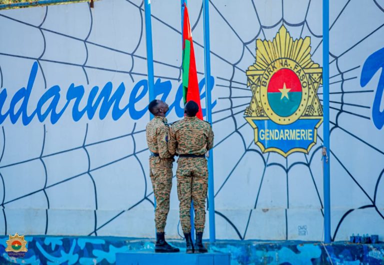 Cérémonie mensuelle de montée des couleurs de la garnison de Ouagadougou : pour le renforcement de  l’esprit de cohésion et de solidarité au sein des forces combattantes