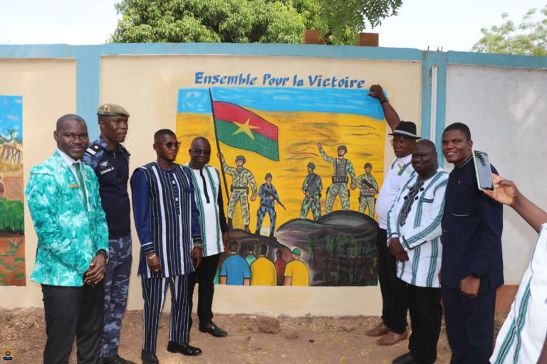 Fada N’Gourma : la JCI renforce le lien armée-nation à travers des fresques murales