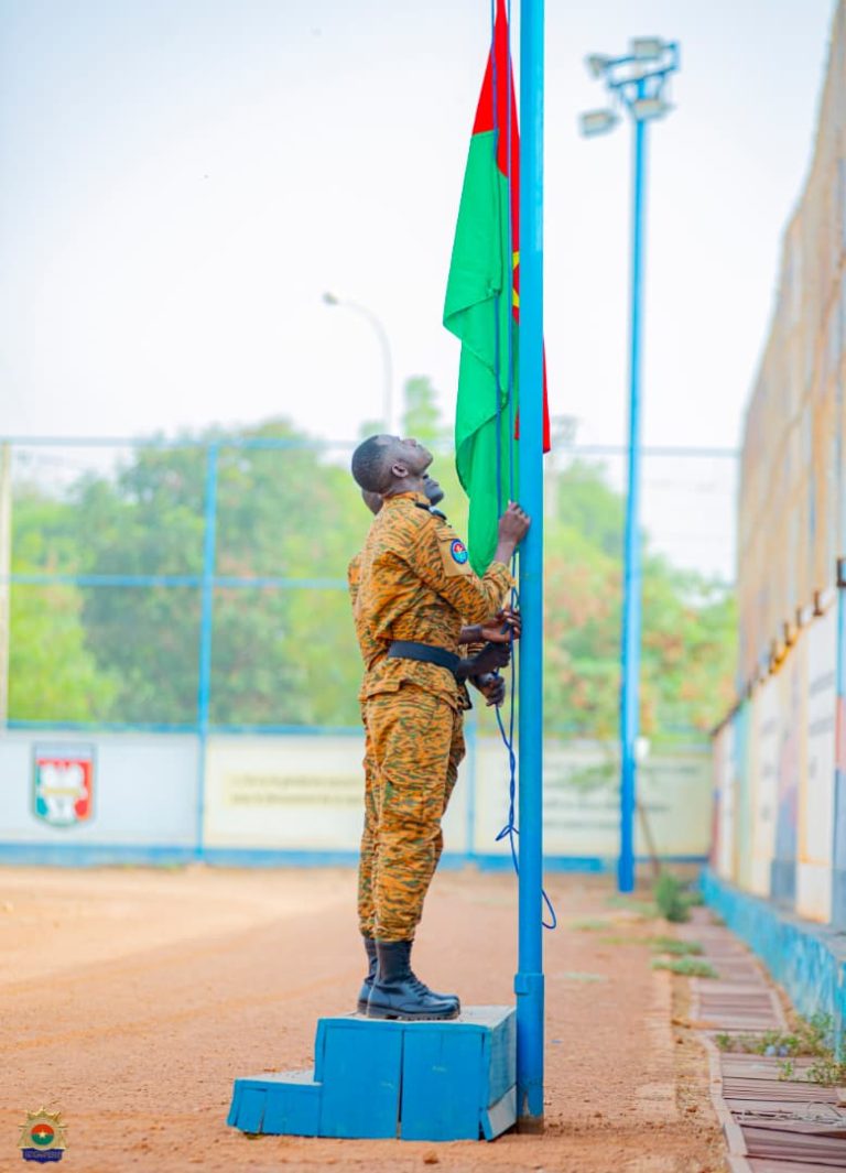 Cérémonie de montée des couleurs nationales au Camp Paspanga : Les Forces de Défense et de Sécurité réaffirment leur unité et leur engagement patriotique