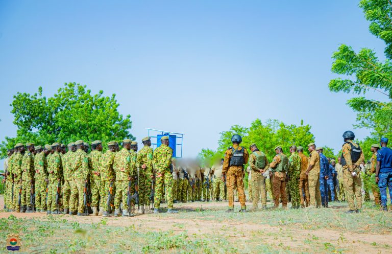 Opération « Wibga 2 » : le Chef d’État-Major de la Gendarmerie Nationale, le colonel Issa YAGUIBOU,  au contact des troupes de l’Escadron de Sécurisation Routière et d’Intervention 2 à Bondokouy