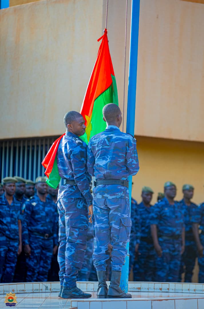 Cérémonie mensuelle de montée des couleurs à l’État-Major de la Gendarmerie Nationale : Hommage, reconnaissance et perspectives